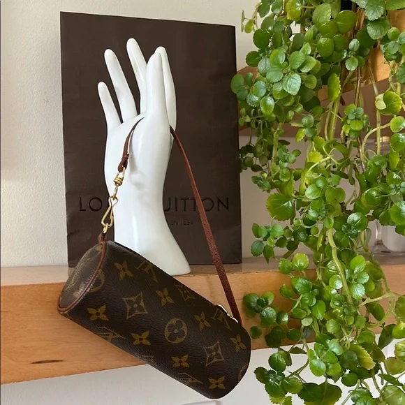 Louis Vuitton Monogram Mini Papillon Pouchette - Picture 4 of 15